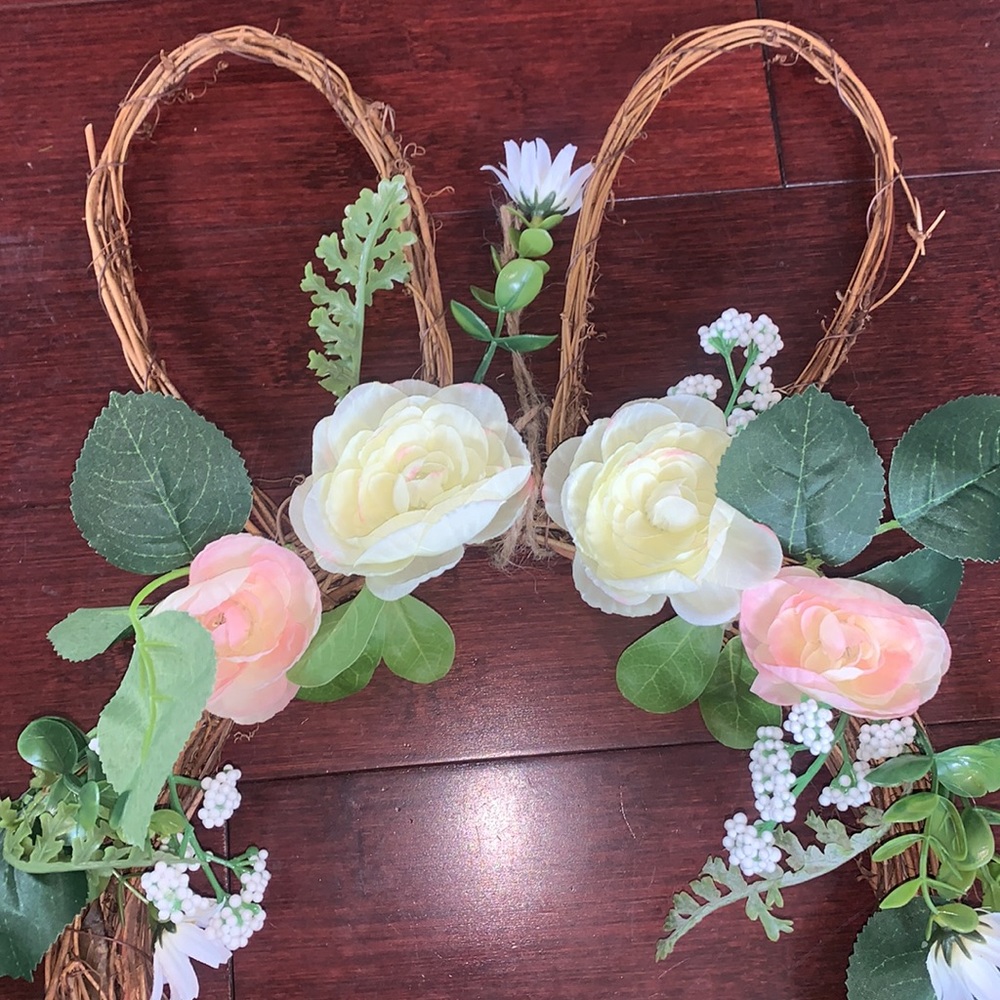 Bunny shaped wreath - Picture 2 of 2